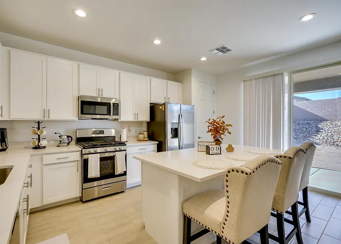 3 Mi To Casino Del Sol! W/ Dog-friendly Yard *