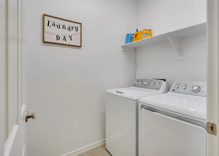 Holiday home 3 Mi To Casino Del Sol! W/ Dog-friendly Yard *